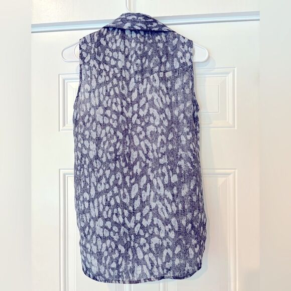 L’AGENCE Sleeveless Snap Front Leopard Print Top Blue - Picture 4 of 9